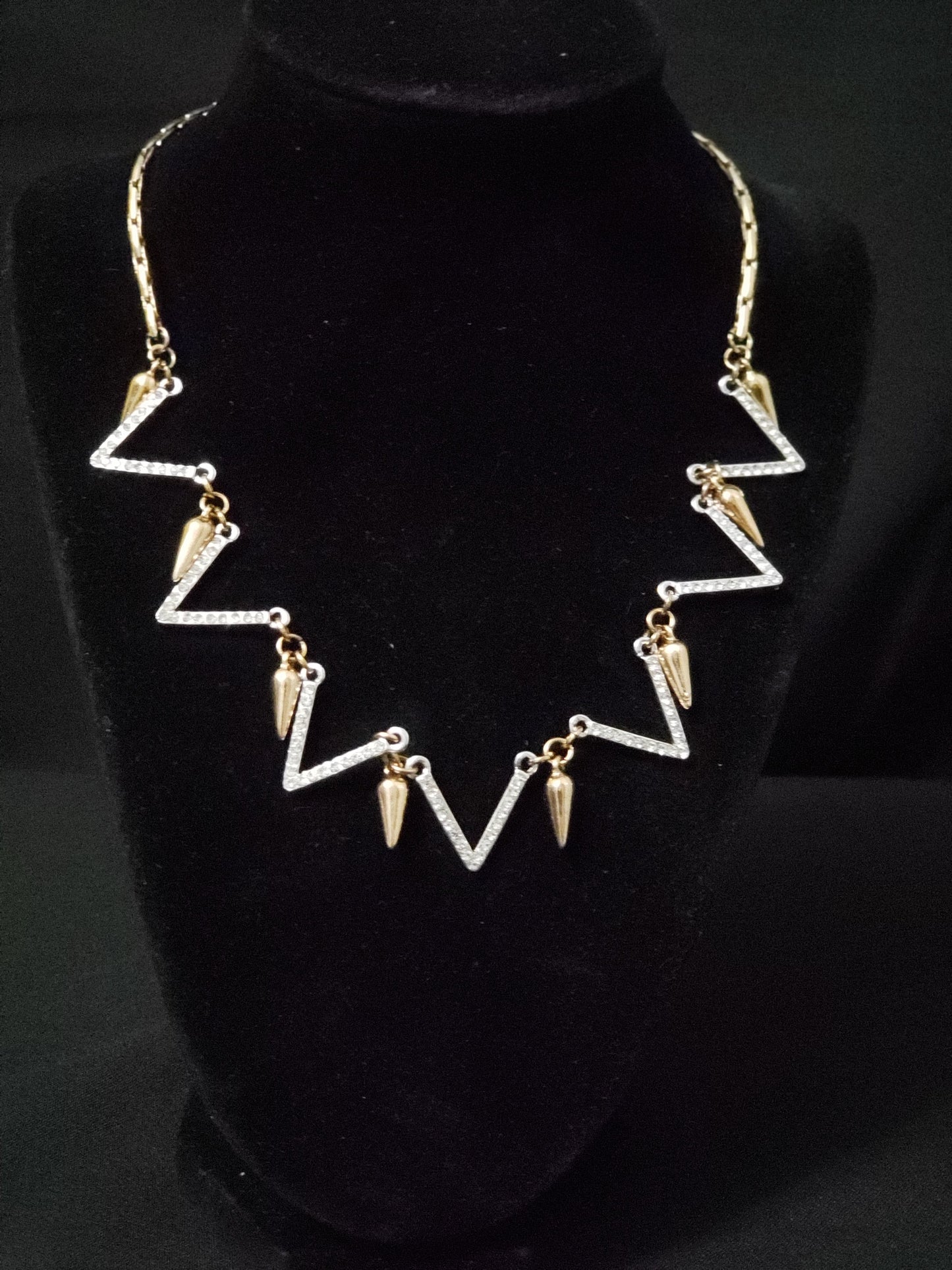 Bold Edge Glam Necklace